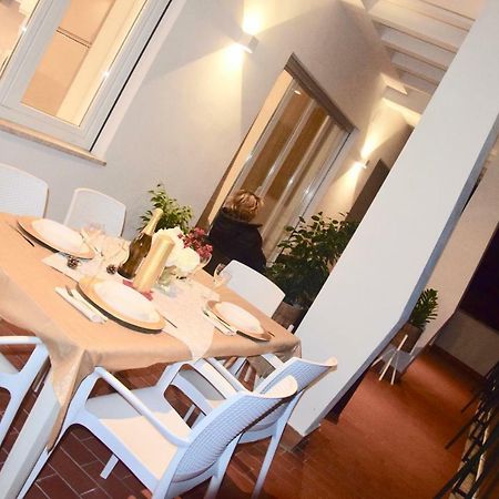Terrazza San Giovanni Apartment โรม ภายนอก รูปภาพ