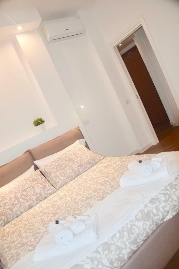 Terrazza San Giovanni Apartment โรม ภายนอก รูปภาพ