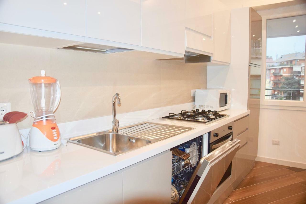 Terrazza San Giovanni Apartment โรม ภายนอก รูปภาพ