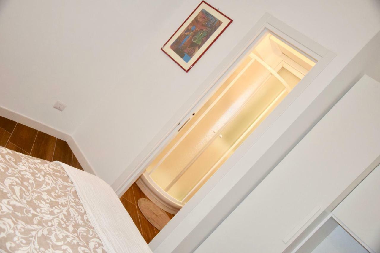 Terrazza San Giovanni Apartment โรม ภายนอก รูปภาพ