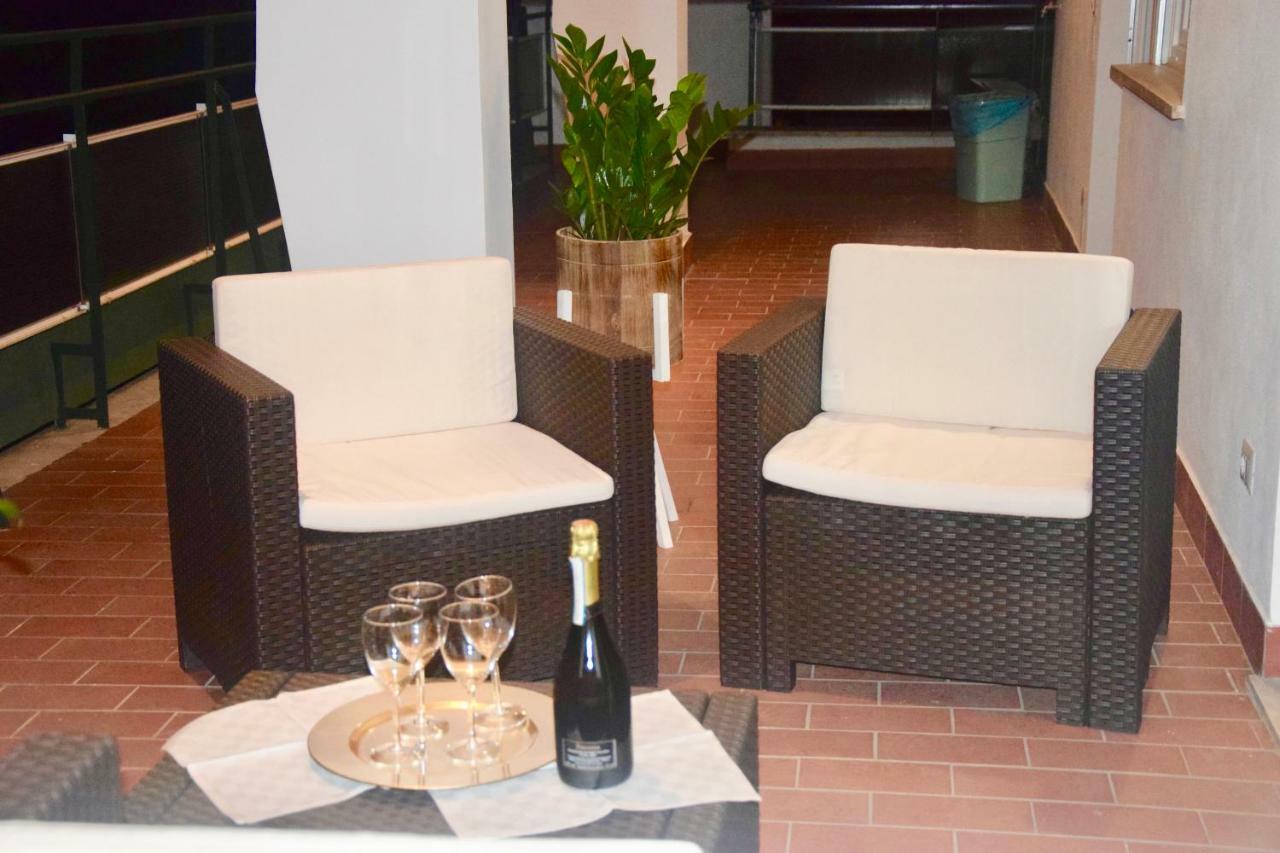 Terrazza San Giovanni Apartment โรม ภายนอก รูปภาพ